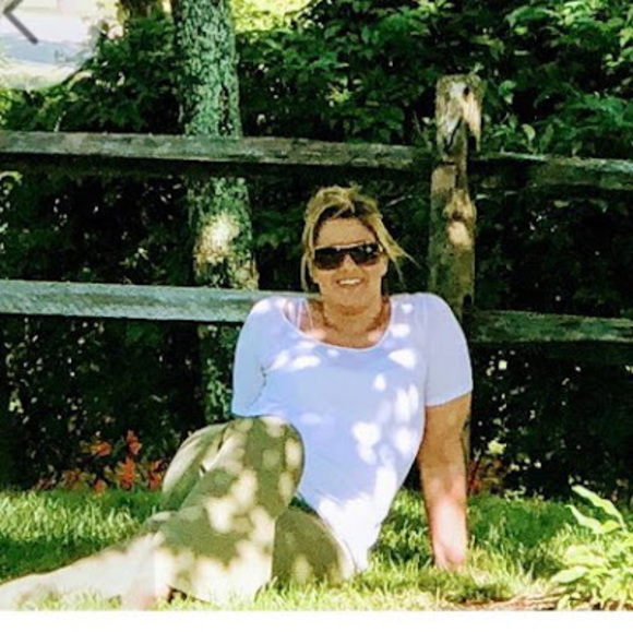 Meet your Posher, Stephanie - Picture 1 of 1